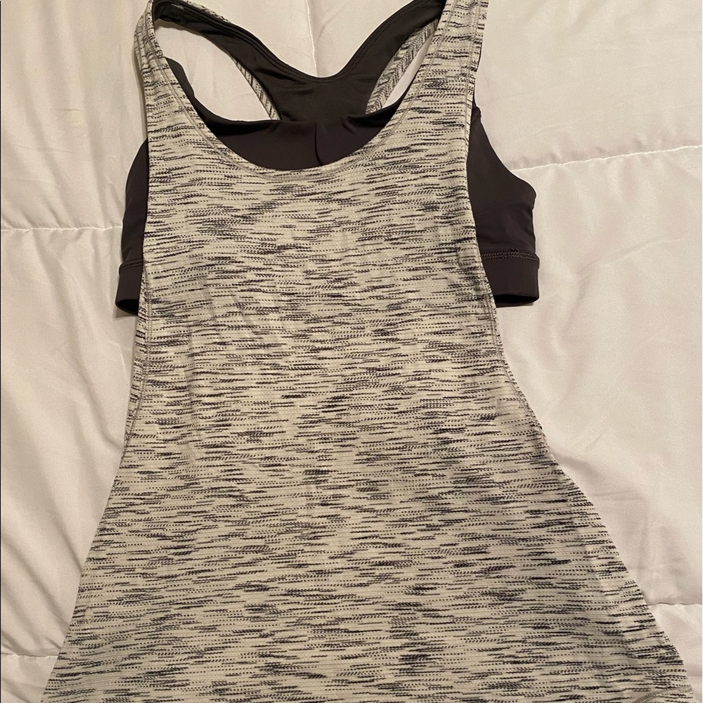 Lululemon razor back top size 4!